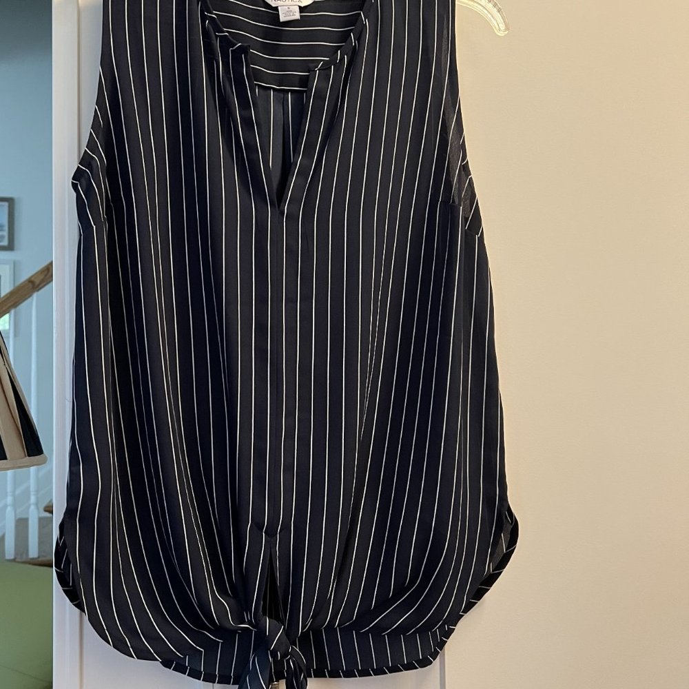 Sleeveless woman blouse.